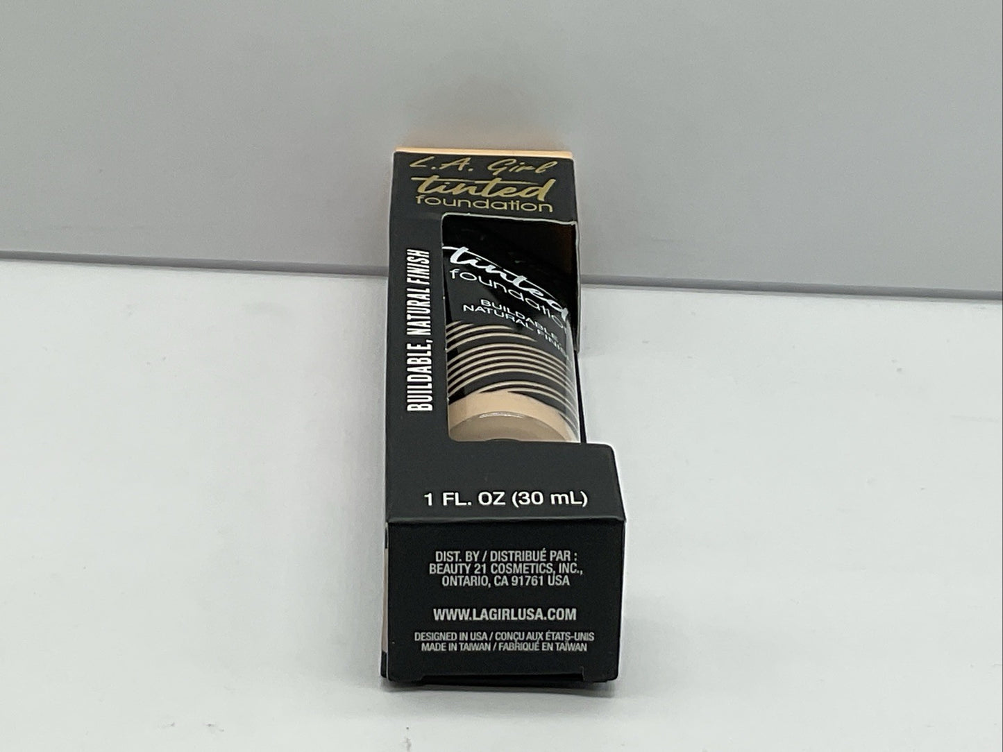 L.A. Girl Tinted Foundation, Buildable Natural Finish - GLM752 Porcelain
