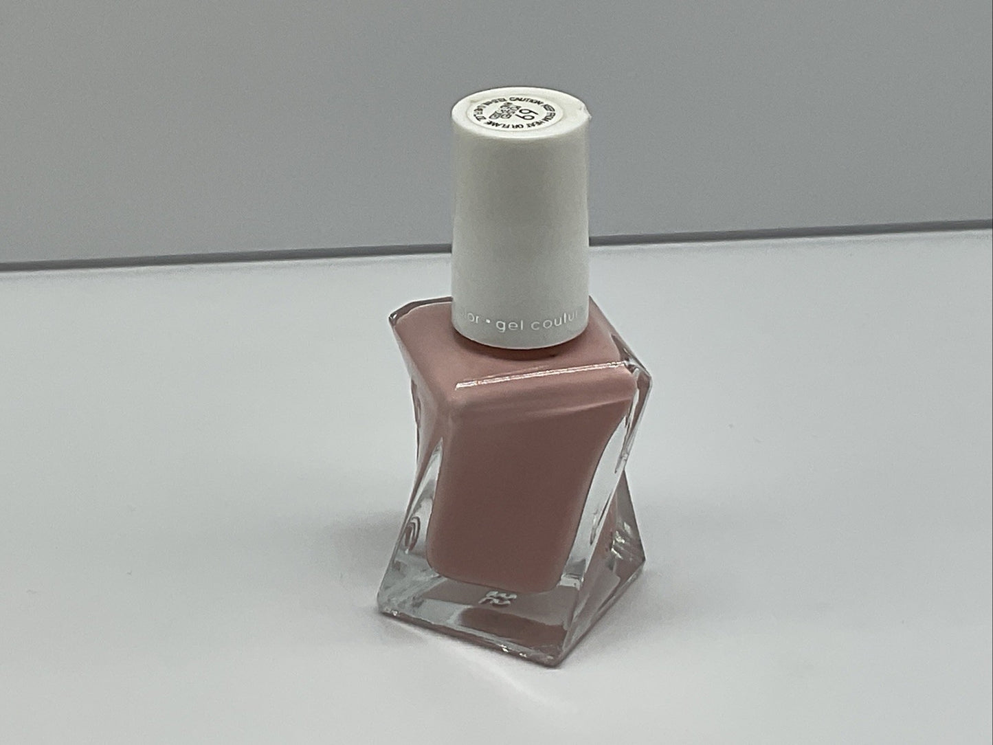 Essie Gel Couture - 69 polished and poised - Single