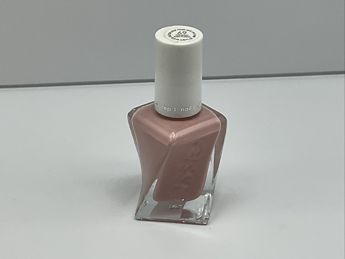 Essie Gel Couture - 69 polished and poised - Single
