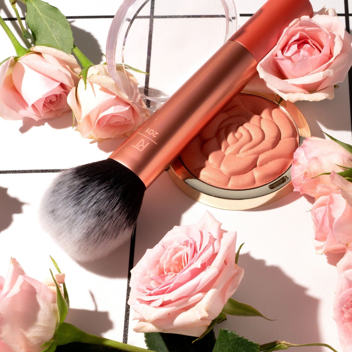 Real Techniques - powder brush - flawless 01401
