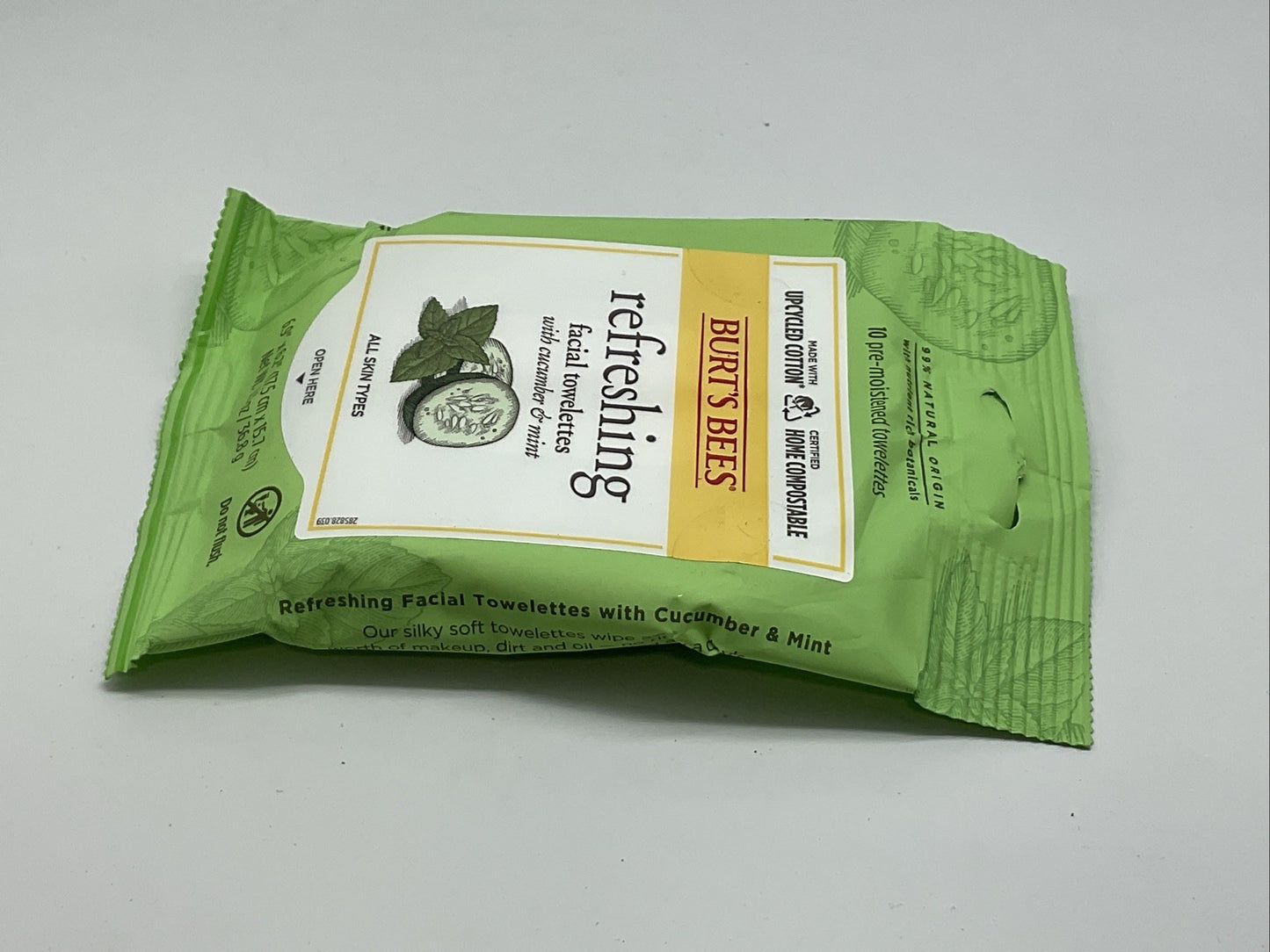 Burt's Bees Refreshing Cucumber Mint Facial Towelettes (10 Wipes) - Single