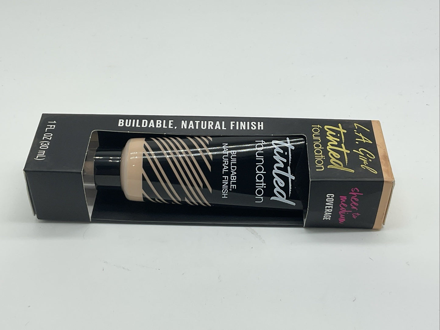L.A. Girl Tinted Foundation Buildable Natural Finish - GLM752 Porcelain
