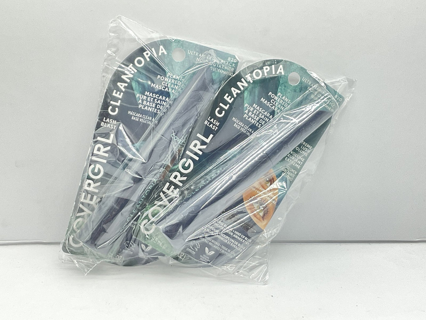 2 PACK - CoverGirl LashBlast Cleantopia Plant Mascara - 820 Ultramarine Black