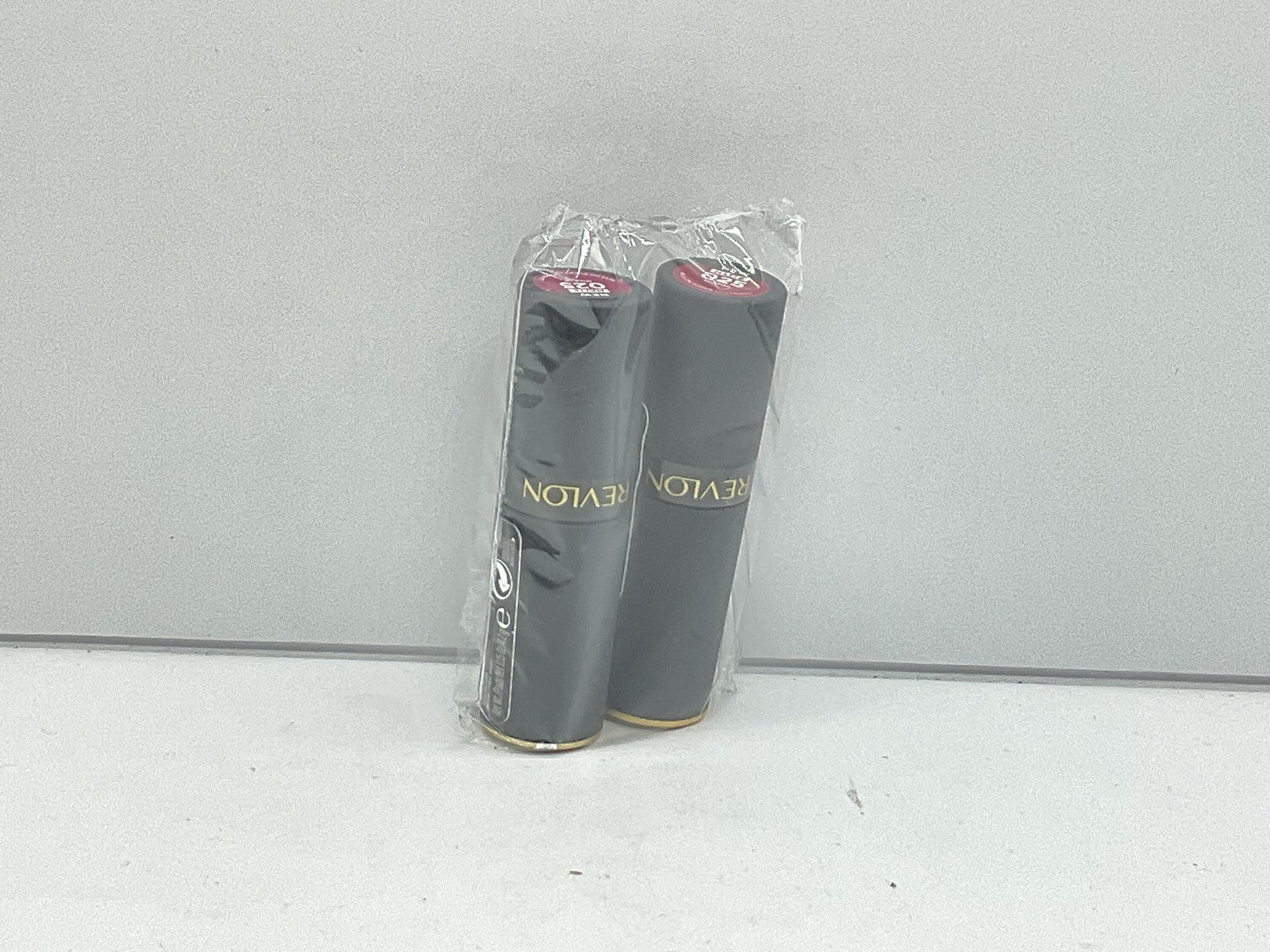 2 PACK - Revlon Super Lustrous The Luscious Mattes Lipstick - 025 Insane
