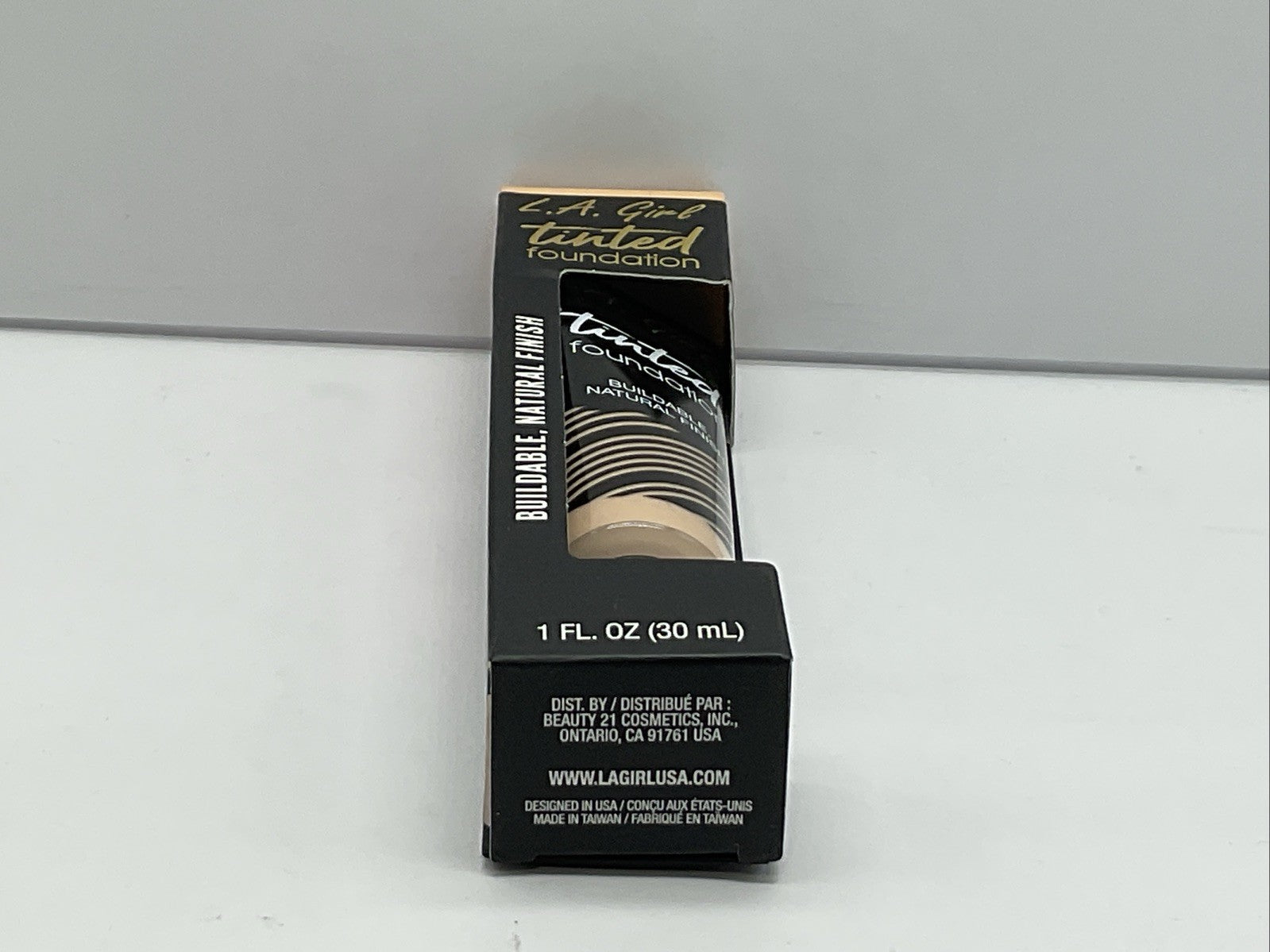 L.A. Girl Tinted Foundation, Buildable Natural Finish - GLM752 Porcelain
