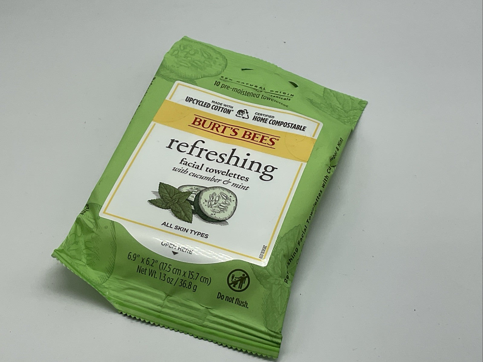 Burt's Bees Refreshing Cucumber Mint Facial Towelettes (10 Wipes) - Single