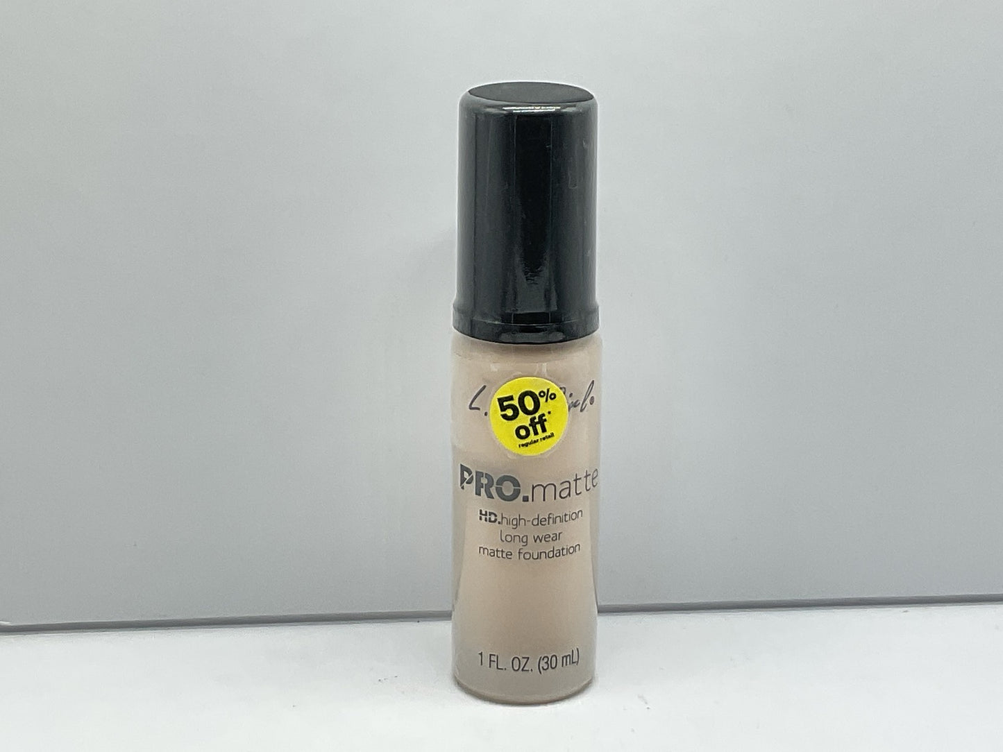 L.A. Girl PRO.Matte Foundation - Porcelain GLM715