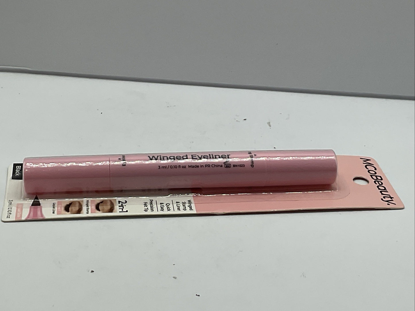 MCoBeauty Winged Eyeliner - Black