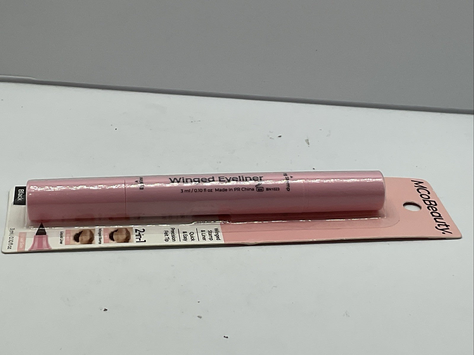 MCoBeauty Winged Eyeliner - Black
