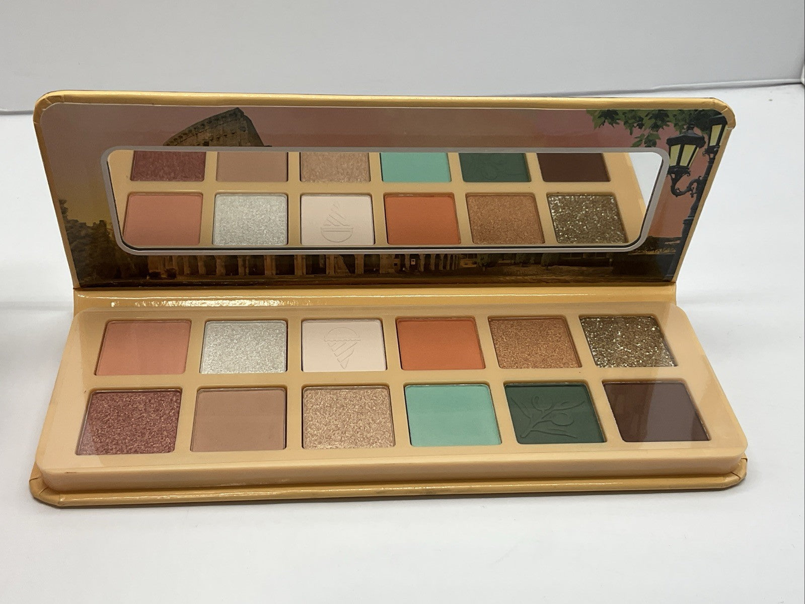 Essence Benvenuti a Roma Eyeshadow Palette Women's 12x Matte Shades (0.46 Oz)
