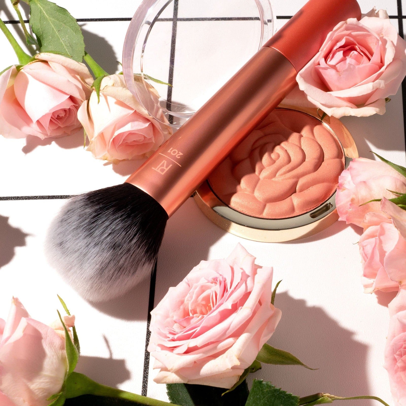 Real Techniques - powder brush - flawless 01401