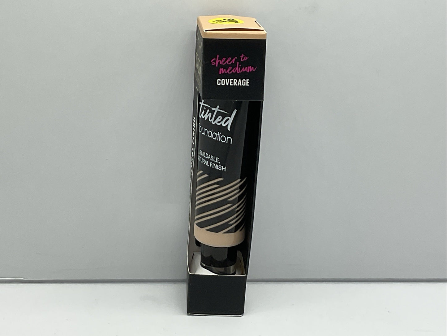 L.A. Girl Tinted Foundation, Buildable Natural Finish - GLM752 Porcelain